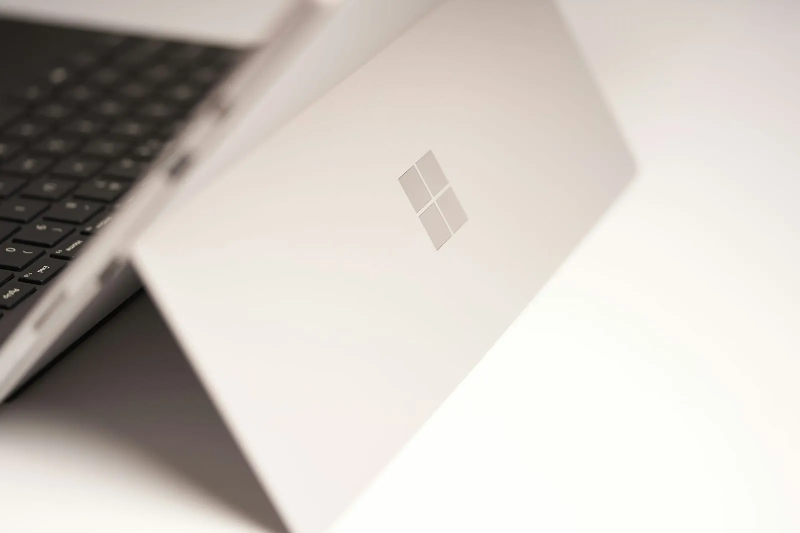 white-laptop-computer-on-white-table